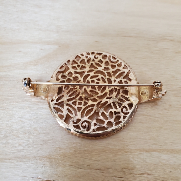 Vintage Gold-Tone Floral Filigree Statement Brooch Pin - Picture 2 of 3